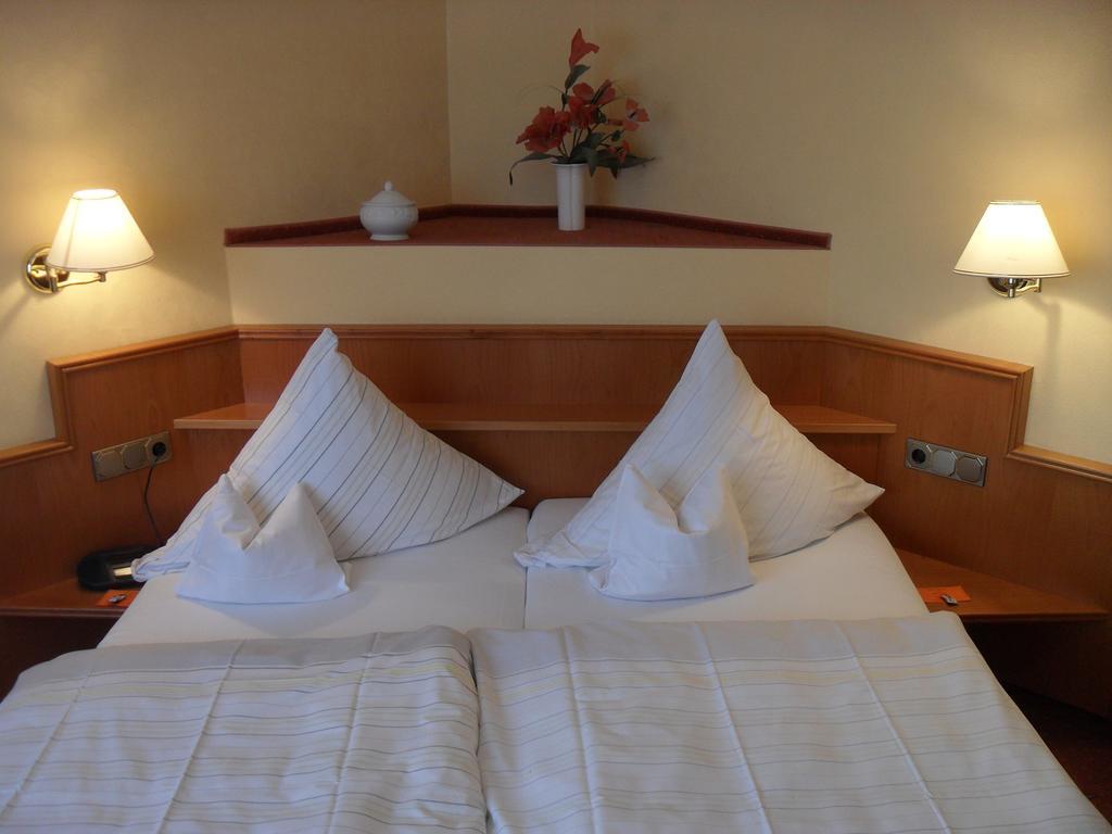 Hotel Reichsschenke Zum Ritter Gotz "Garni" Kröv Habitación foto